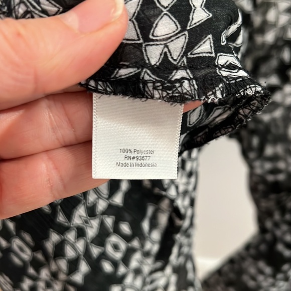 A.N.A Black and White Blouse -Size Medium Petite - Picture 7 of 7